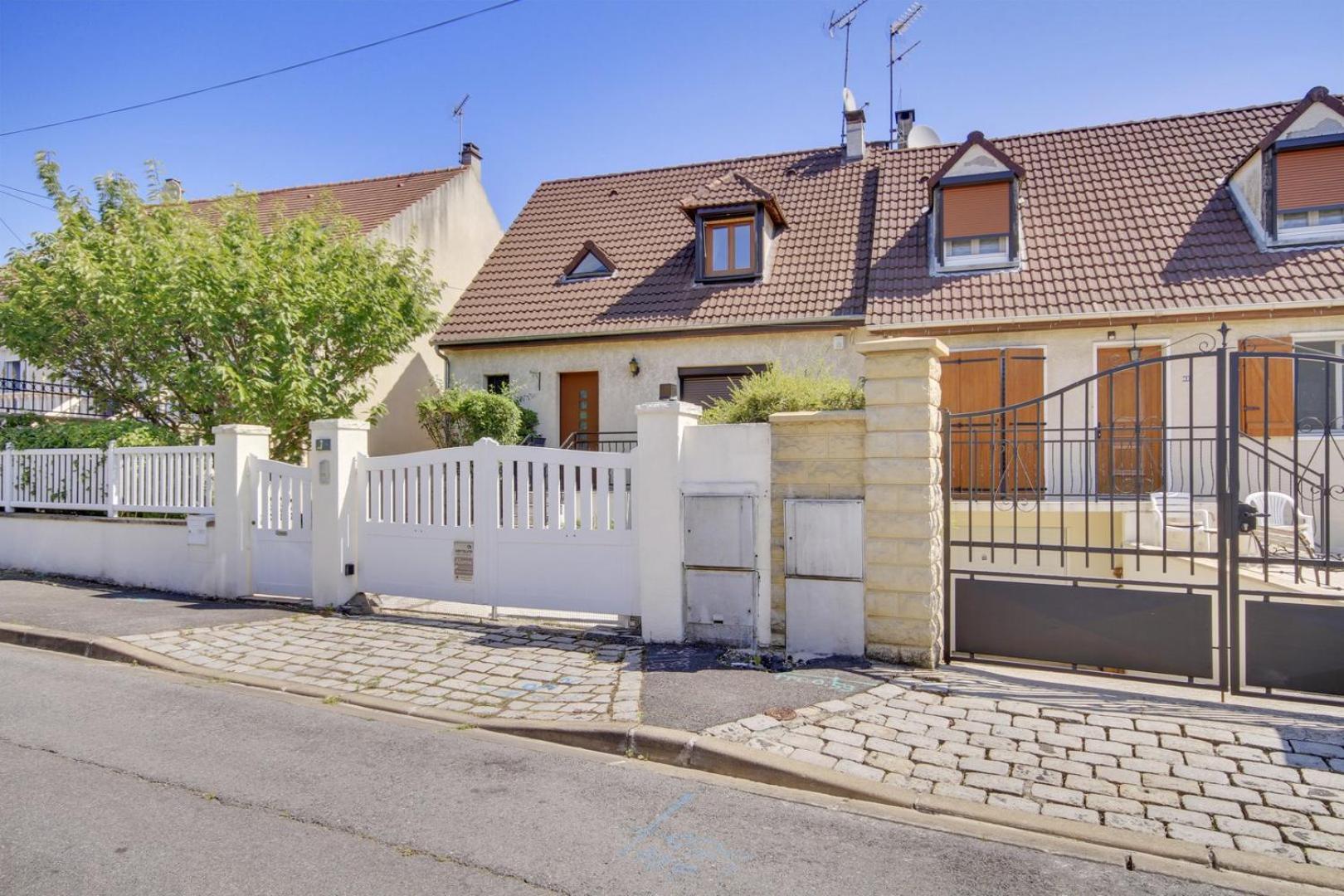Authentique Demeure Familiale A Neuilly-Sur-Marne Neuilly-sur-Marne Exterior photo